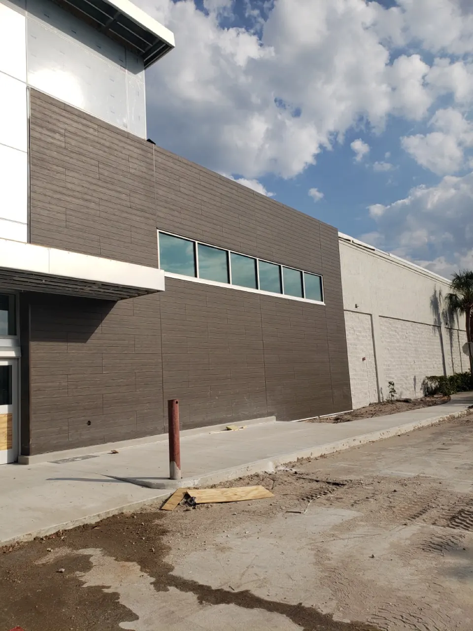 Horizontal clerestory windows installed on a commercial building